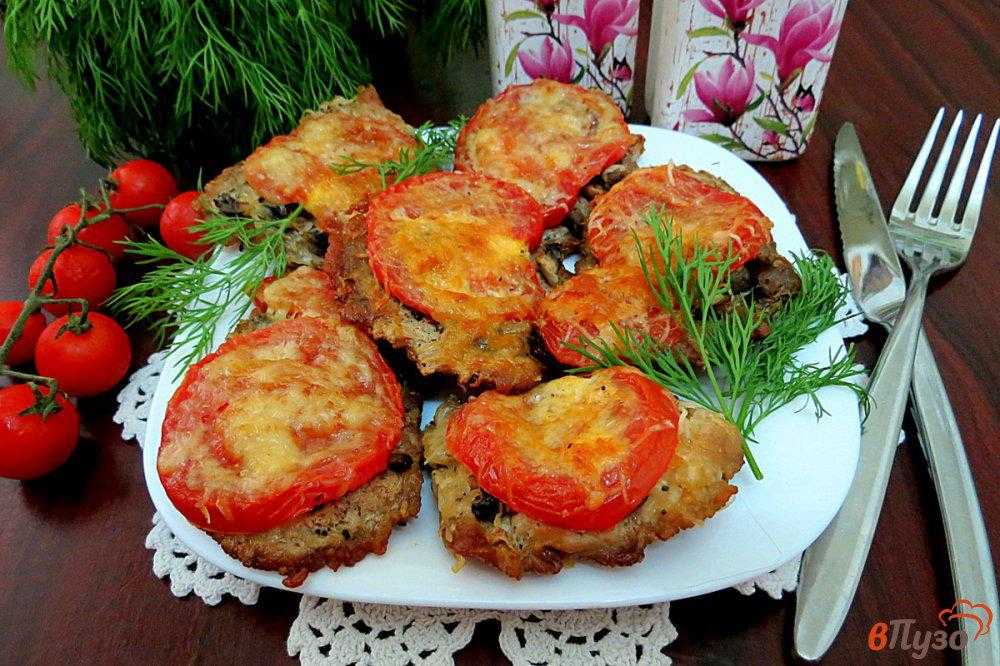Рецепт стейка из грудки индейки в духовке с помидорами и сыром | меню недели