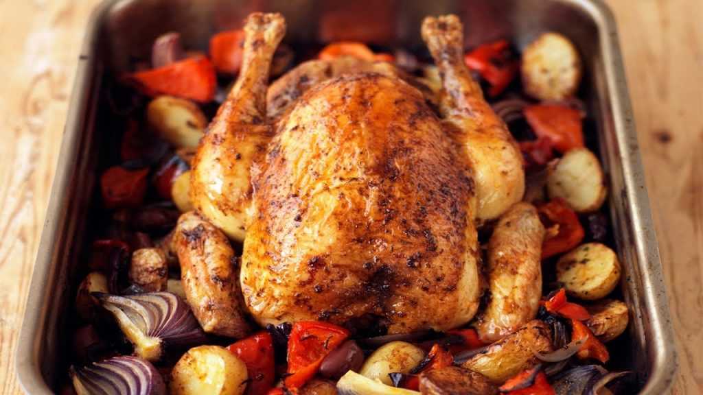 Курица в горшочке с картошкой: 19 домашних рецептов