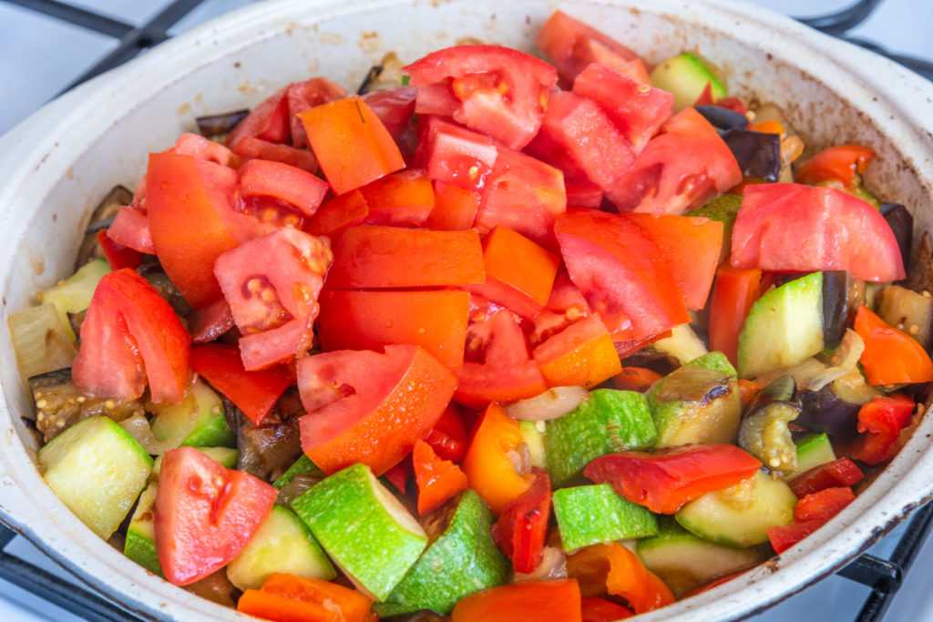 Овощное рагу с кабачками и картошкой и мясом (2 рецепта)
