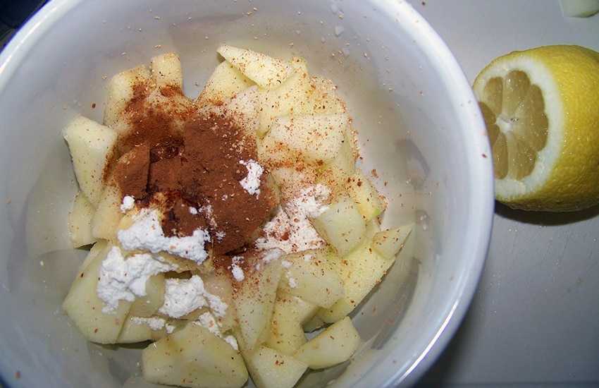 Печёные яблоки в микроволновке: 9 вкусных рецептов