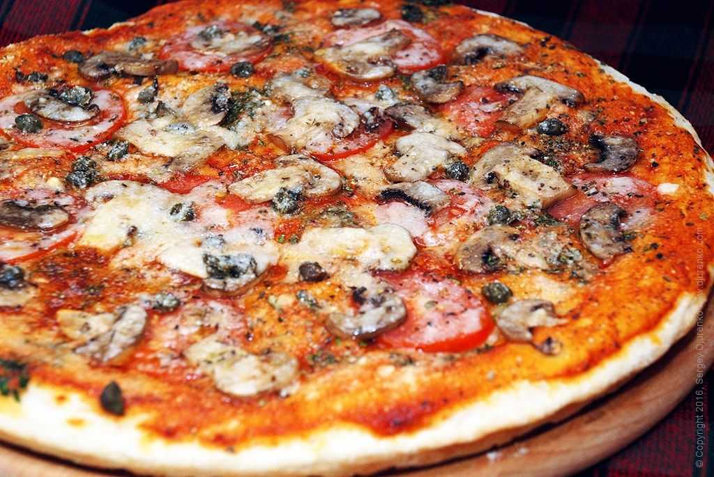Картофельная пицца в духовке: рецепт с фото пошагово, с колбасой, сосисками и с основой на противне без муки