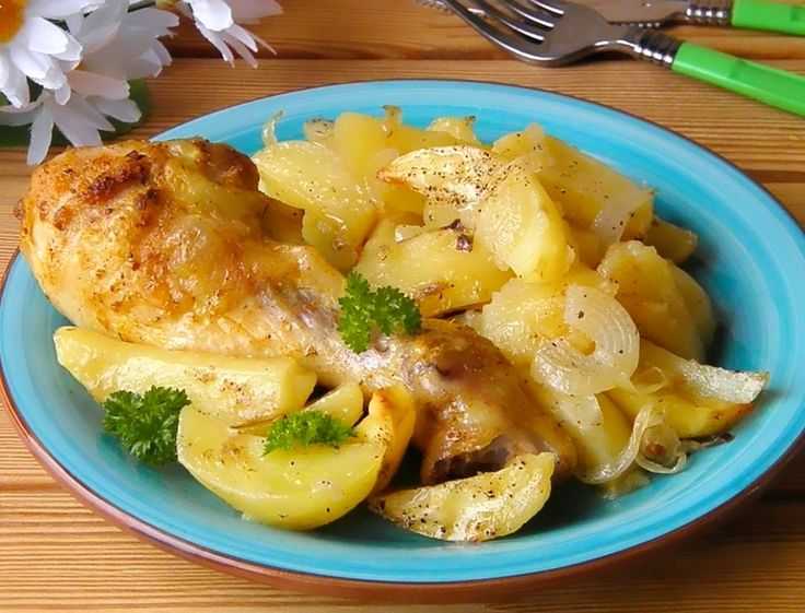 Курица с картошкой в духовке – самые вкусные рецепты