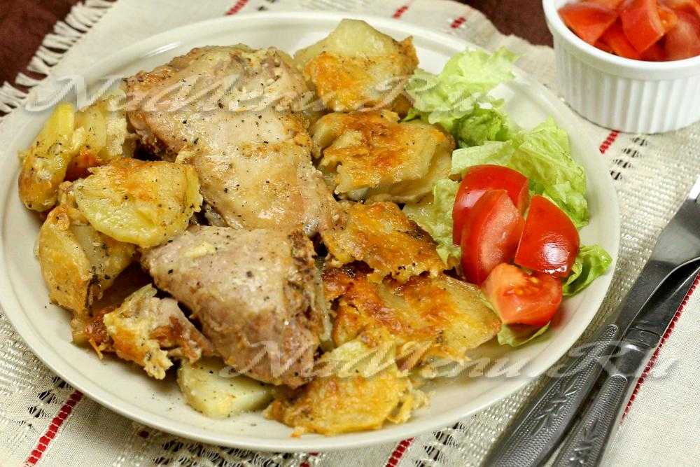 Картошка по-французски с курицей в духовке
