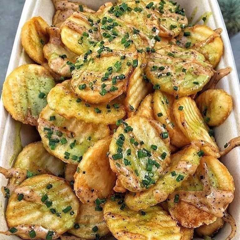 Картошка по-деревенски в духовке: 10 простых и быстрых рецептов