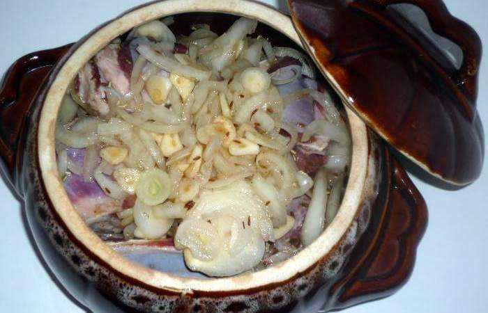 Мясо в горшочках с картошкой - 15 самых вкусных рецептов (пошагово)