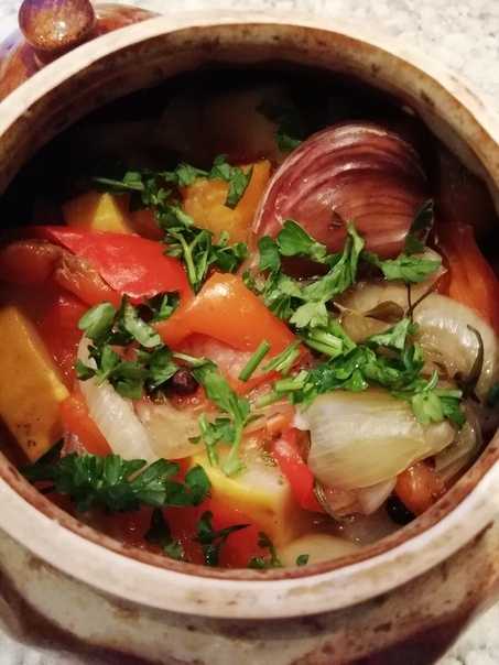 Жаркое в горшочках с мясом и картошкой в духовке — 5 пошаговых рецептов с фото