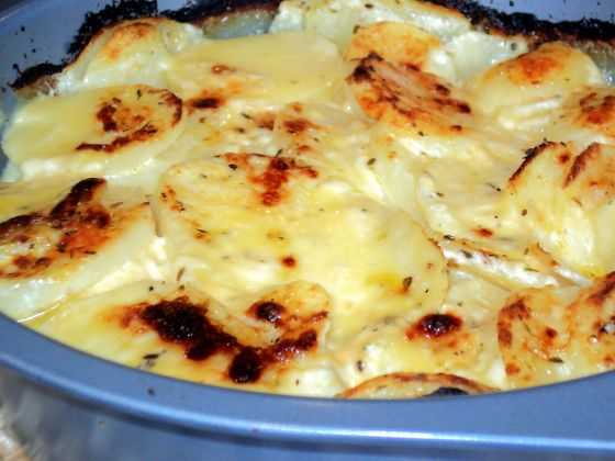 Картошка со сметаной и сыром в духовке рецепт с фото пошагово - 1000.menu