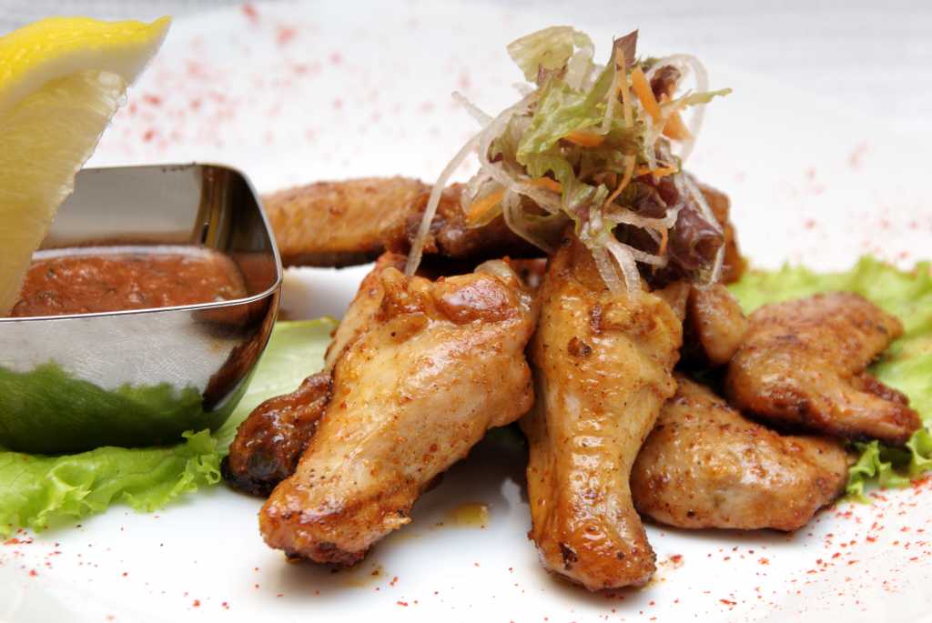 Куриные крылышки баффало — оригинальны рецепт с фото пошагово. как приготовить крылышки баффало в духовке?