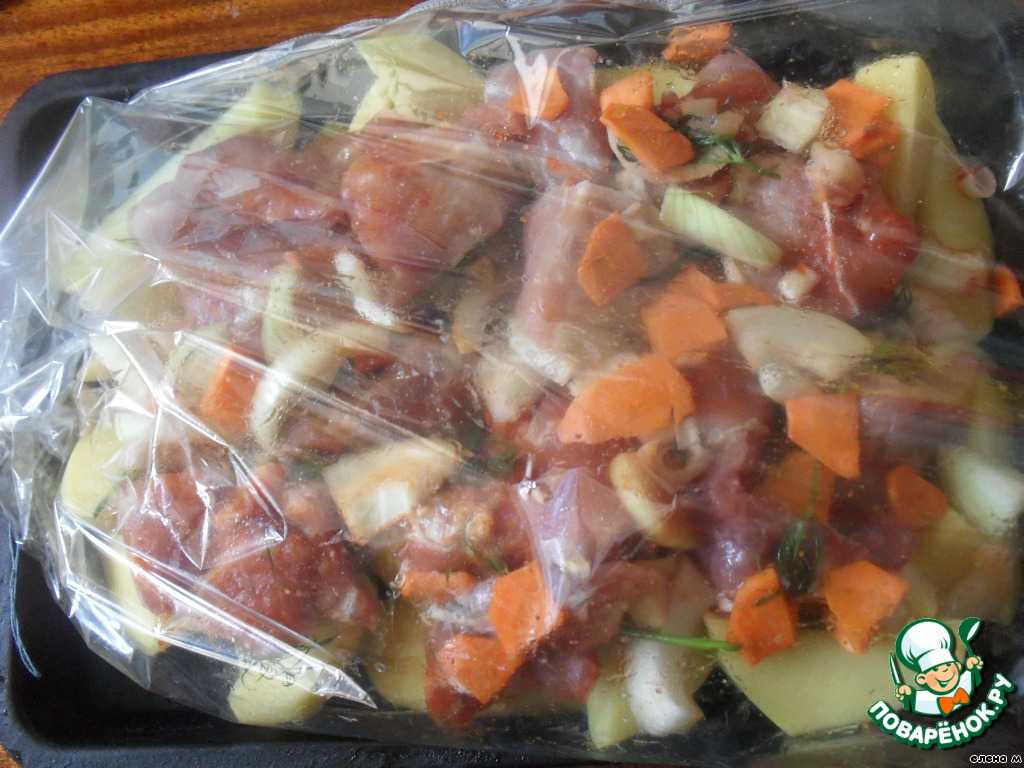 Свинина запеченная в рукаве в духовке - 5 рецептов с фото пошагово