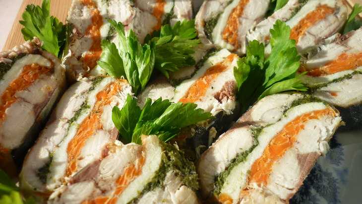 Рулет из скумбрии с салом желатином морковью рецепт с фото пошагово - 1000.menu