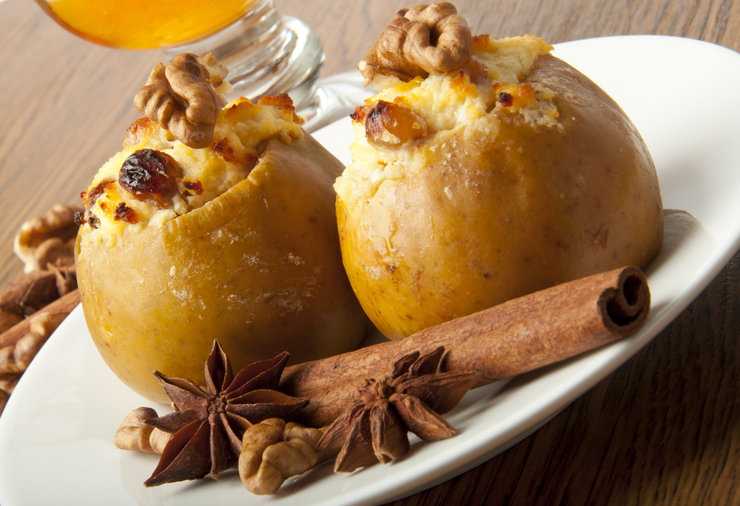 Вкусные запеченные яблоки с медом: 7 лучших рецептов