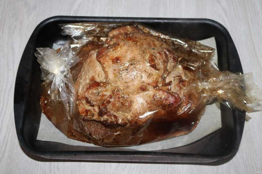 Запеченная свинина в рукаве в духовке: 25 домашних вкусных рецептов