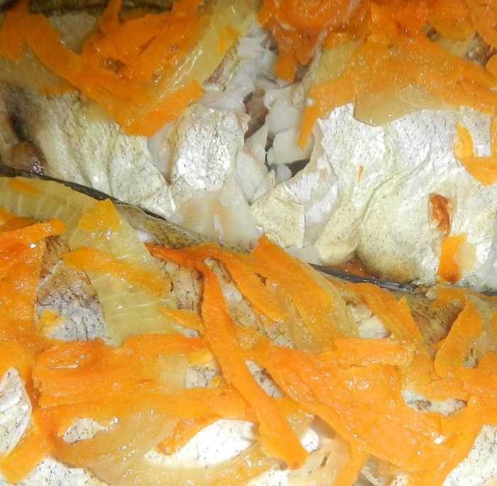 Минтай в духовке — 8 самых вкусных рецептов запечённой рыбы