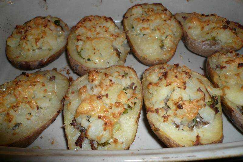 Картофель с фаршем слоями в духовке под сыром: самый простой способ