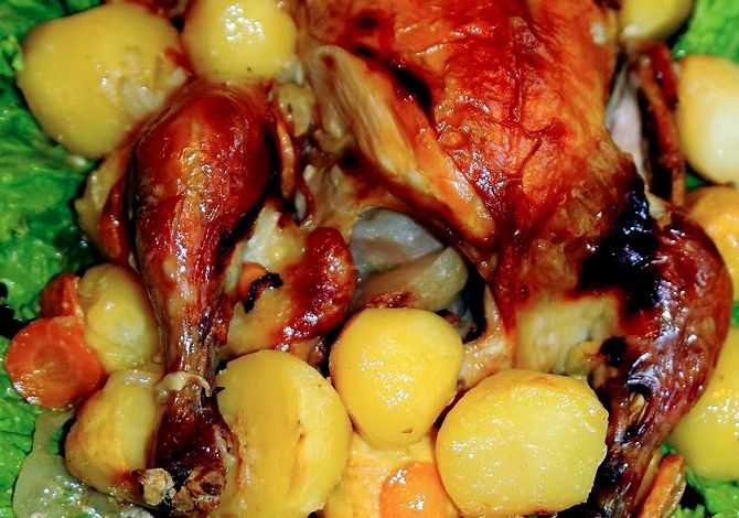 Курица с картошкой в духовке — 8 самых вкусных рецептов запекания