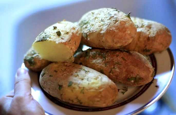 Картошка в фольге в духовке — 7 пошаговых рецептов