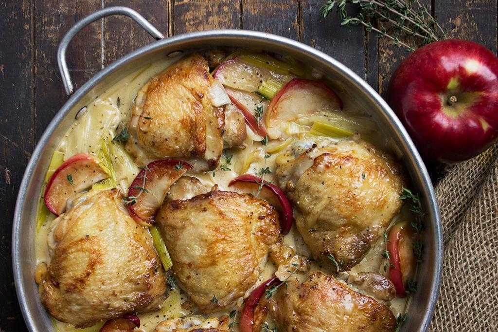 Курица с яблоками в духовке — рецепты вкусного запекания