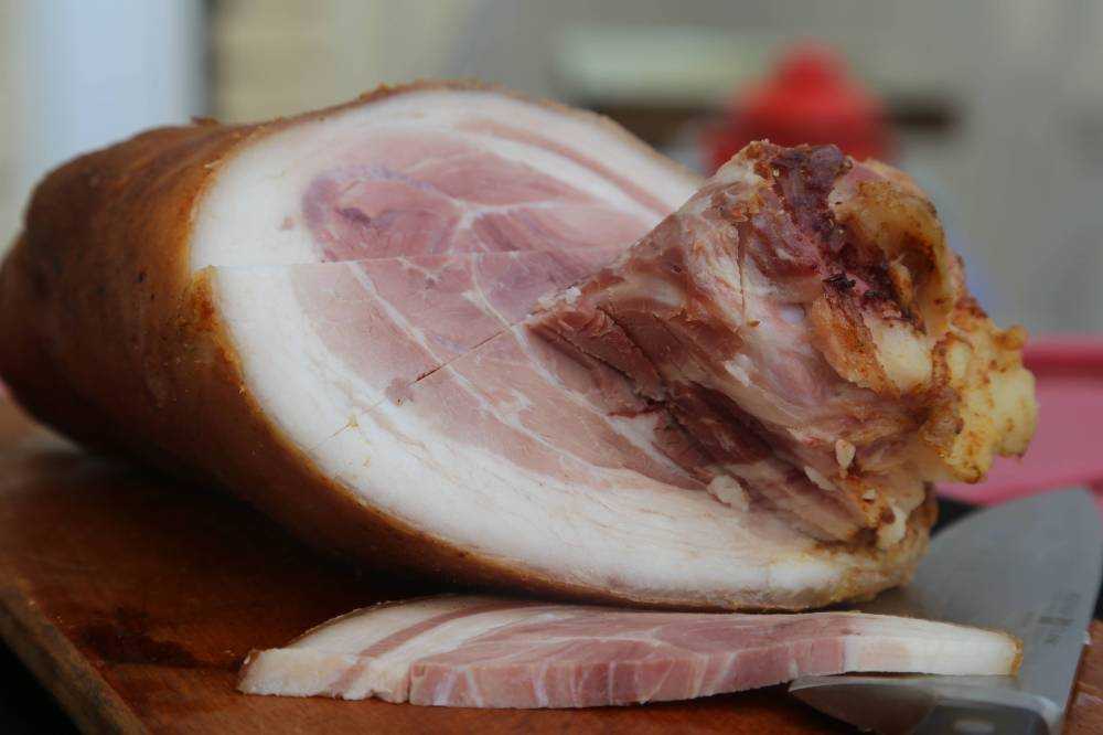 Свиной окорок в духовке - 15 простых и вкусных рецептов
