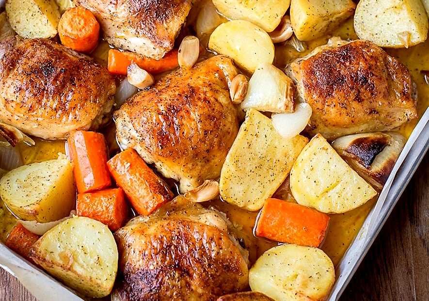 Куриные бедра в духовке с картошкой: рецепт с фото – рецепты с фото