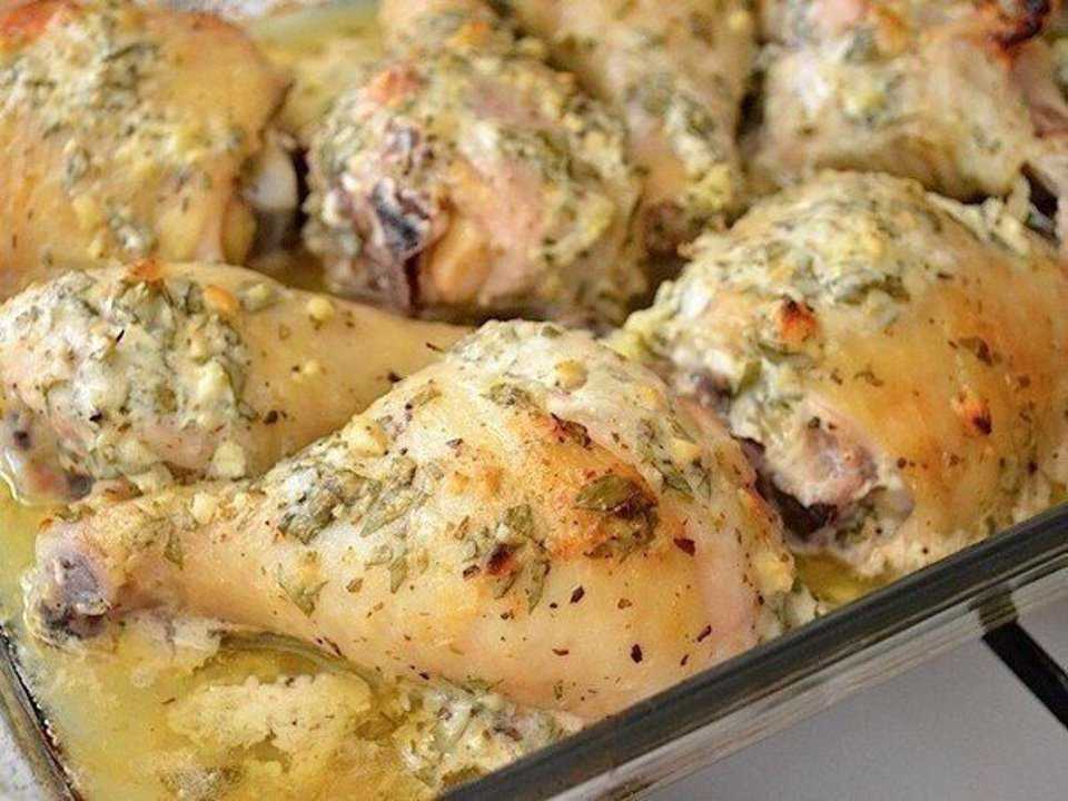 Запеченные куриные ножки с картошкой и сметаной в духовке рецепт с фото пошагово - 1000.menu