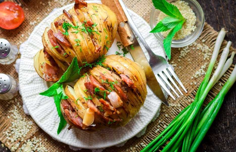 Картофель с беконом в духовке — вкусные рецепты приготовления