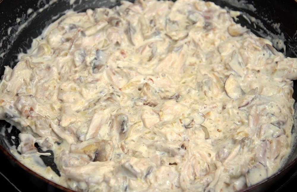 Жульен с курицей и грибами – классические рецепты в духовке