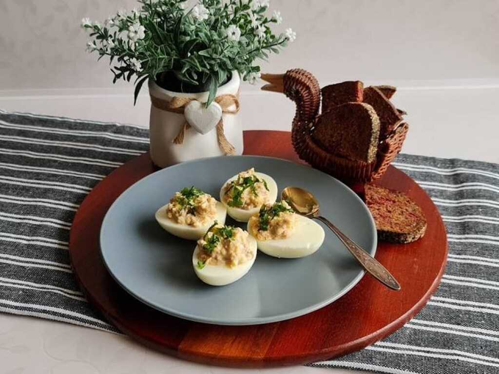 Простые и вкусные рецепты фаршированных яйц
