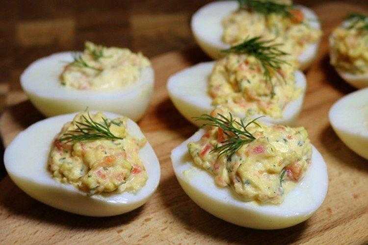 Фаршированные яйца с вариантами начинок на праздничный стол. простые и вкусные рецепты