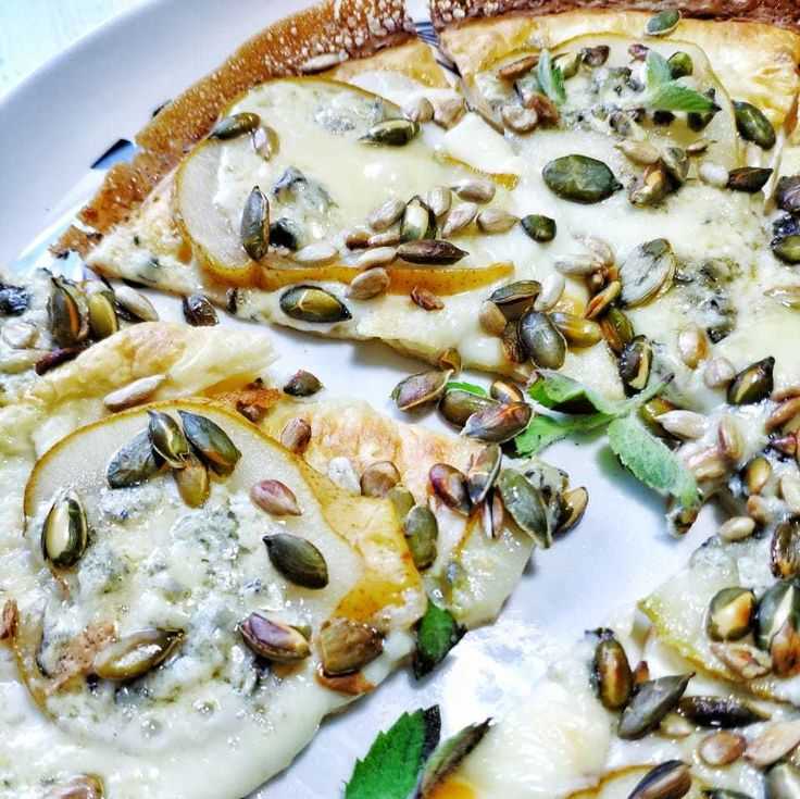 Сыр горгонзола: лучшие рецепты соуса, пиццы, пасты и салата с грушей