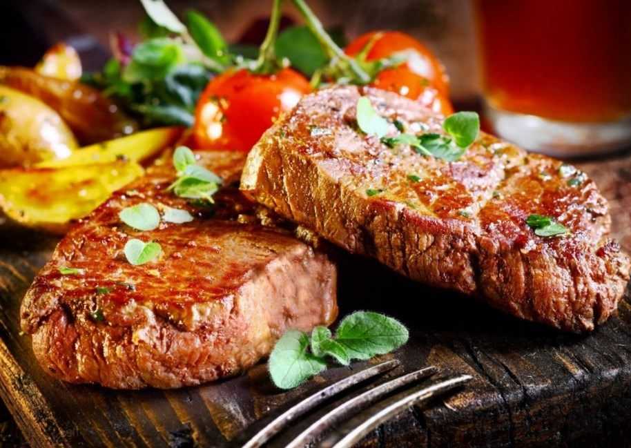 Готовим лучшие стейки из говядины на гриле: рецепты и лайфхаки