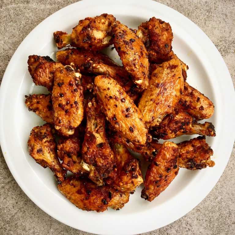 Курица в духовке целиком — 9 вкусных рецептов с хрустящей корочкой