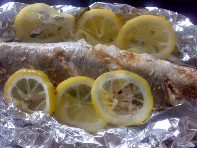 Хек в духовке - 10 самых вкусных рецептов запекания рыбы