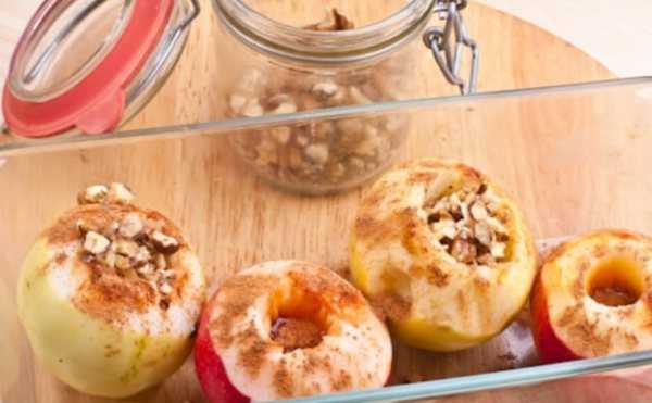 Печеные яблоки с творогом в духовке. как вкусно приготовить, польза, рецепт пошагово с фото