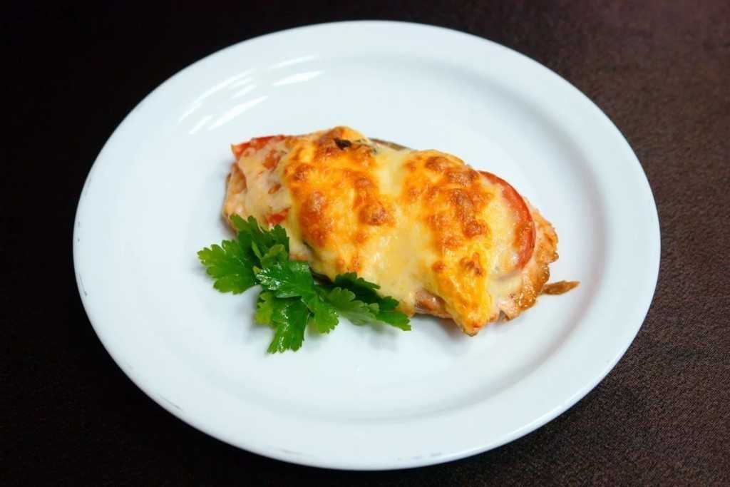 Семга в майонезе под сыром в духовке рецепт с фото пошагово - 1000.menu