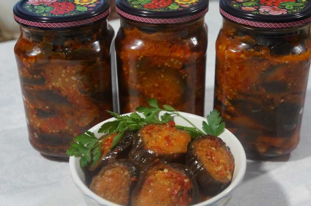 Запеченный болгарский перец с чесноком и ароматными травами — отличная добавка к любому гарниру