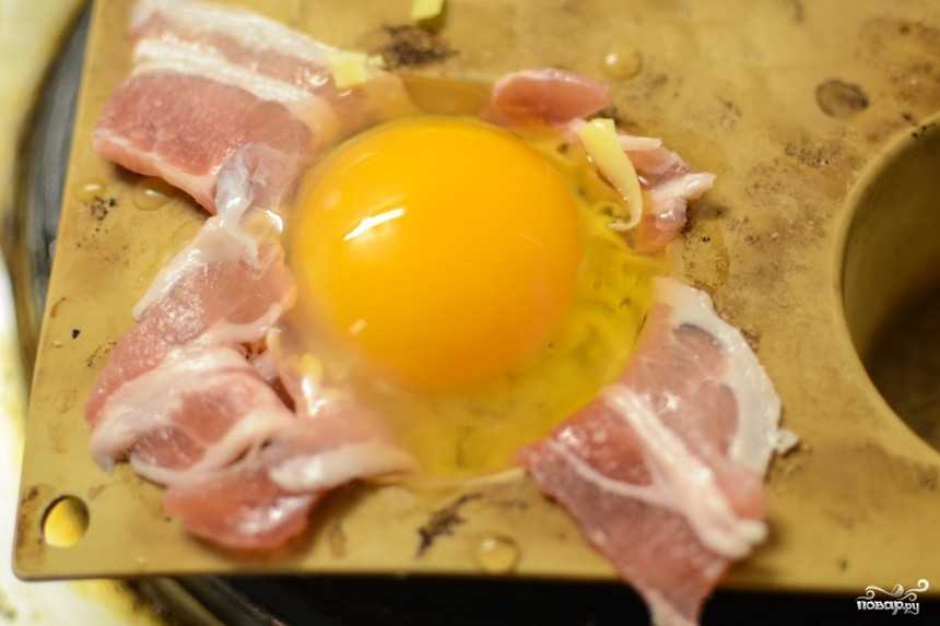 Как вкусно приготовить яичницу с беконом по пошаговому рецепту с фото