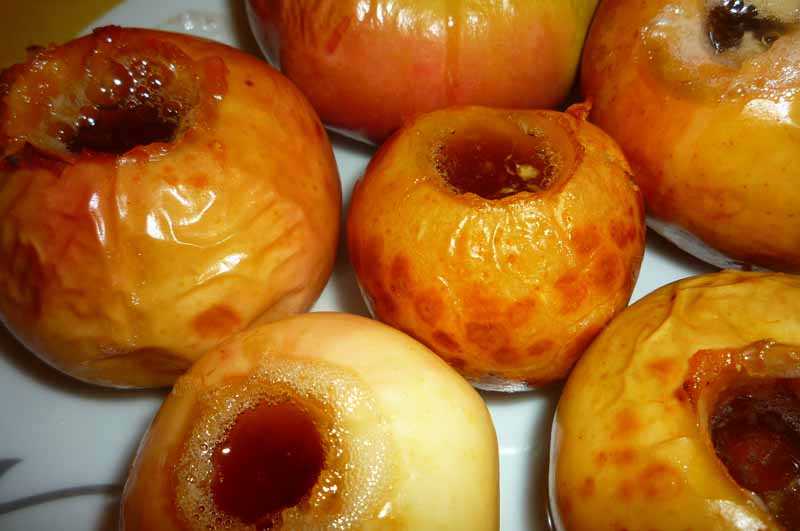 Запеченные яблоки с сахаром и корицей в духовке рецепт с фото пошагово - 1000.menu