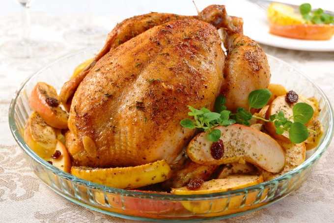 Курица фаршированная яблоками в духовке - вкусные и оригинальные праздничные рецепты