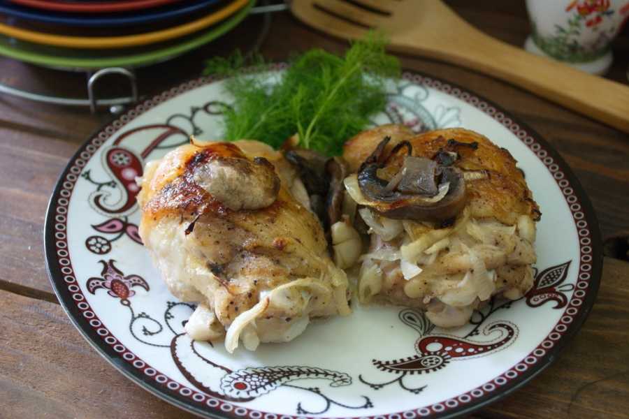 Фаршированная куриная голень с грибами и сыром