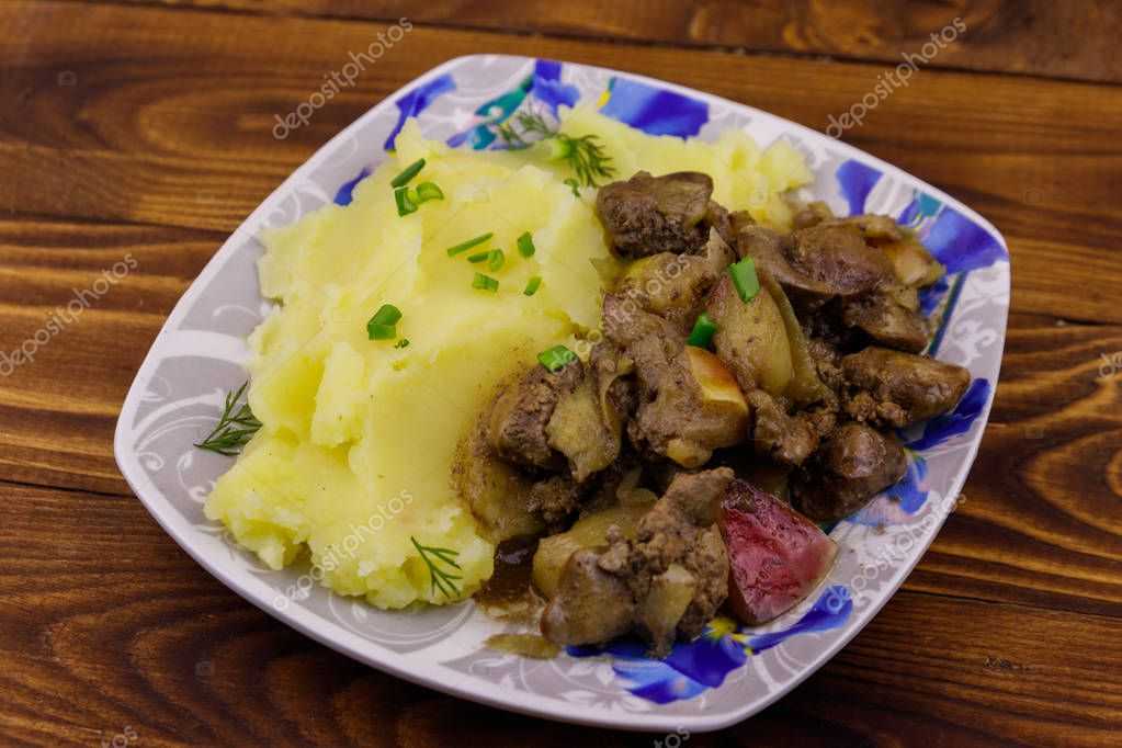 Свиная печень с картошкой в духовке - рецепт с фото пошагово