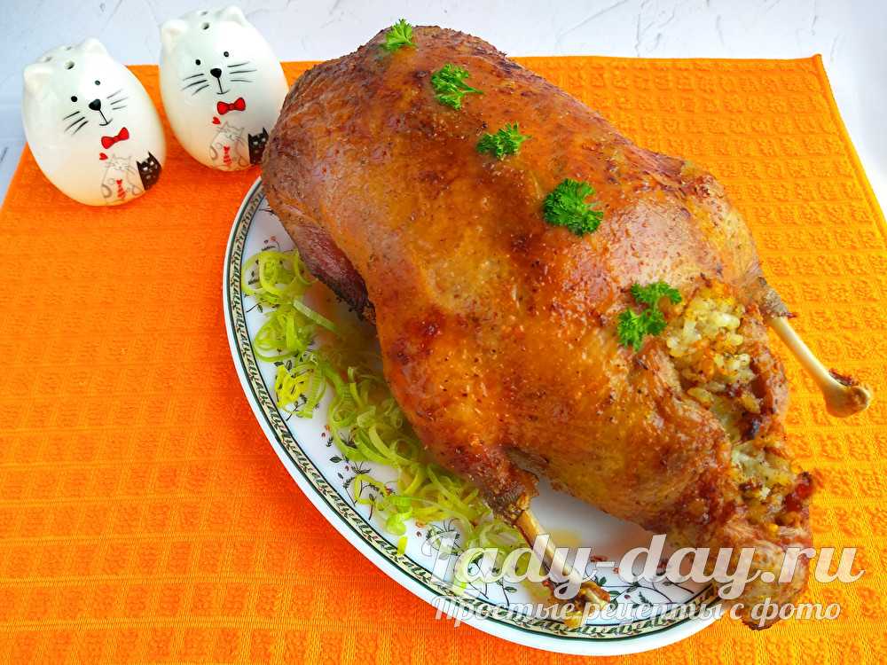 Утка, фаршированная рисом и грибами: рецепт с фото пошагово