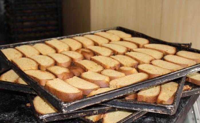 Сухарики из белого хлеба в духовке – 7 вкусных рецептов