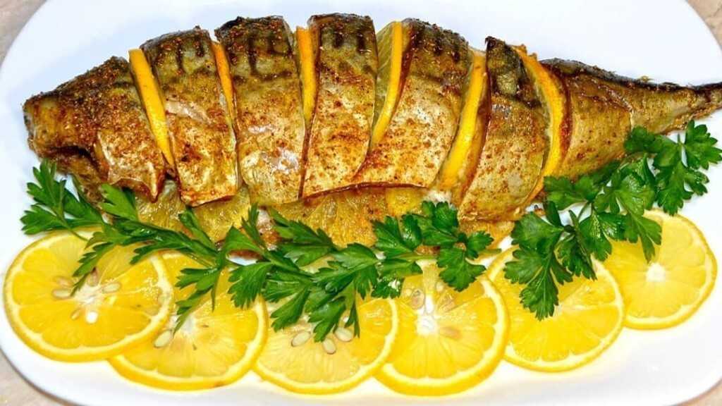 Скумбрия в духовке с картошкой — 6 рецептов вкусной рыбы, запеченной в фольге, с майонезом