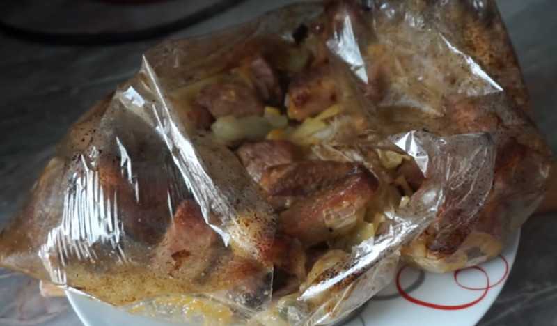 Запекаем картошку с мясом в рукаве: рецепты для ленивых? сочная, румяная, пряная и «пьяная» – картошка с мясом в рукаве