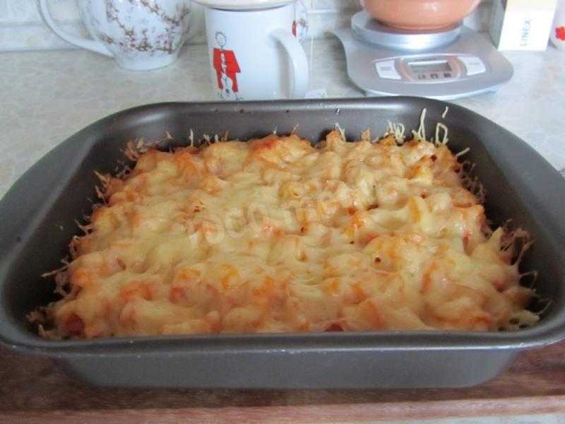 Картошка, запечённая с сосисками и сыром в духовке - 9 пошаговых фото в рецепте