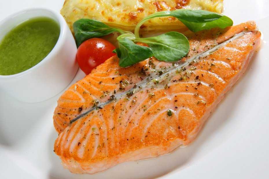 Запеченный лосось в духовке рецепт с фото пошагово - 1000.menu
