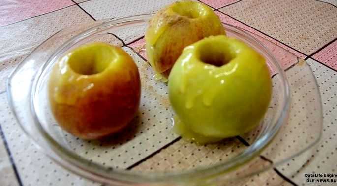 Яблоки, запеченные в микроволновке