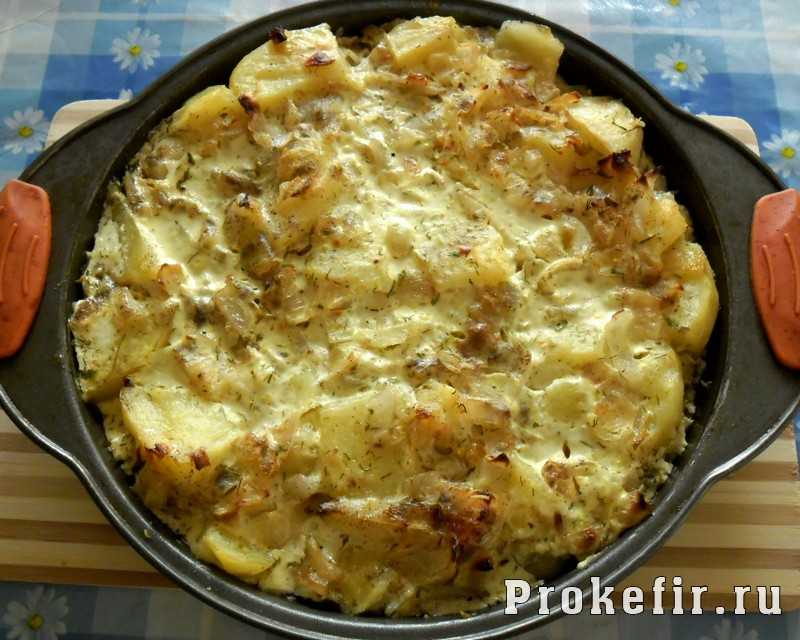 Картофель, запеченный в духовке с сыром и молоком.