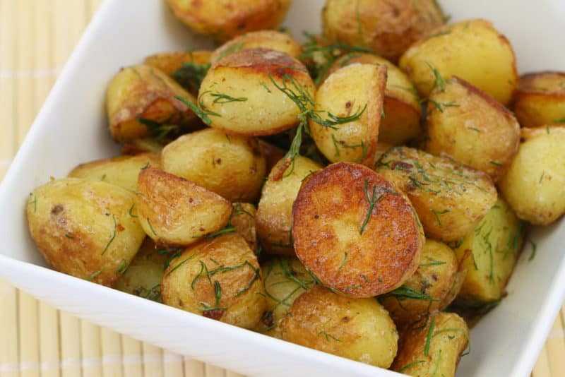 Молодая картошка, запеченная в духовке - 10 рецептов с фото на любой вкус