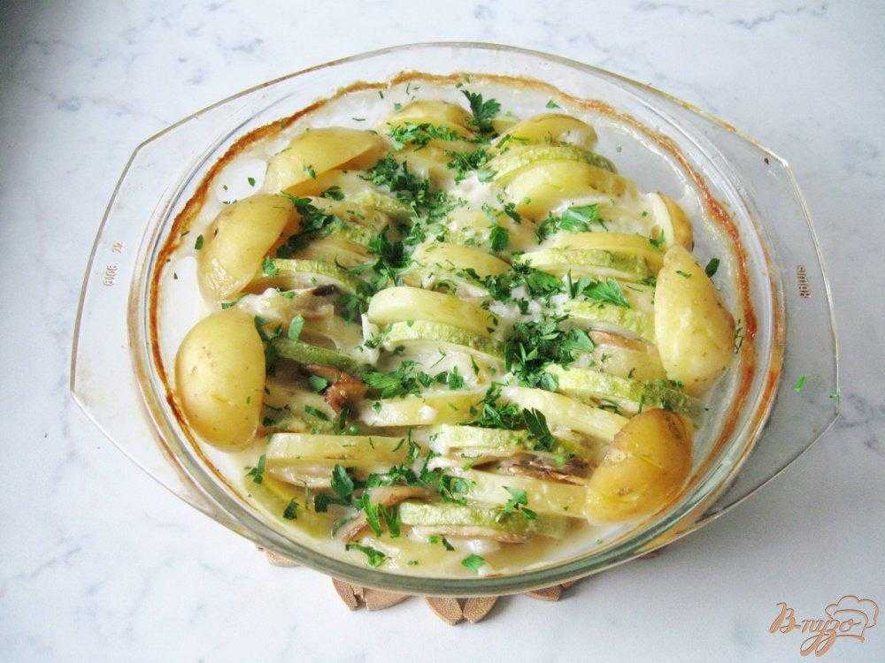 Молодая картошка с кабачками